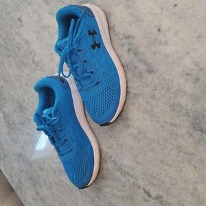 5y Under Armour tennis shoes
